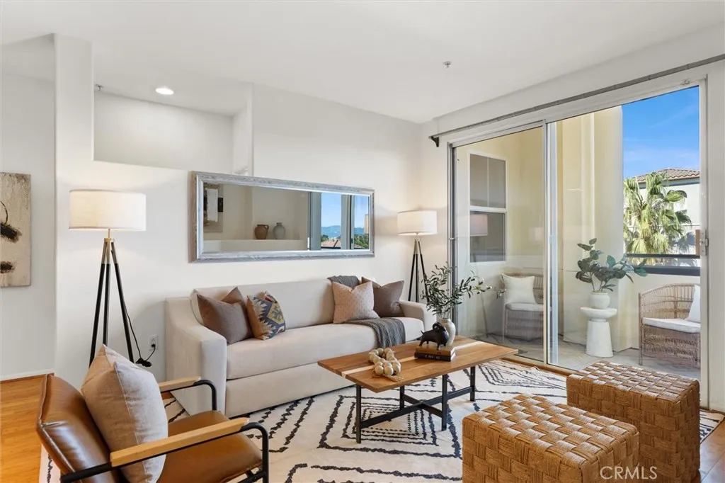 12963 Runway 416, Playa Vista, California 90094 home-pic-1